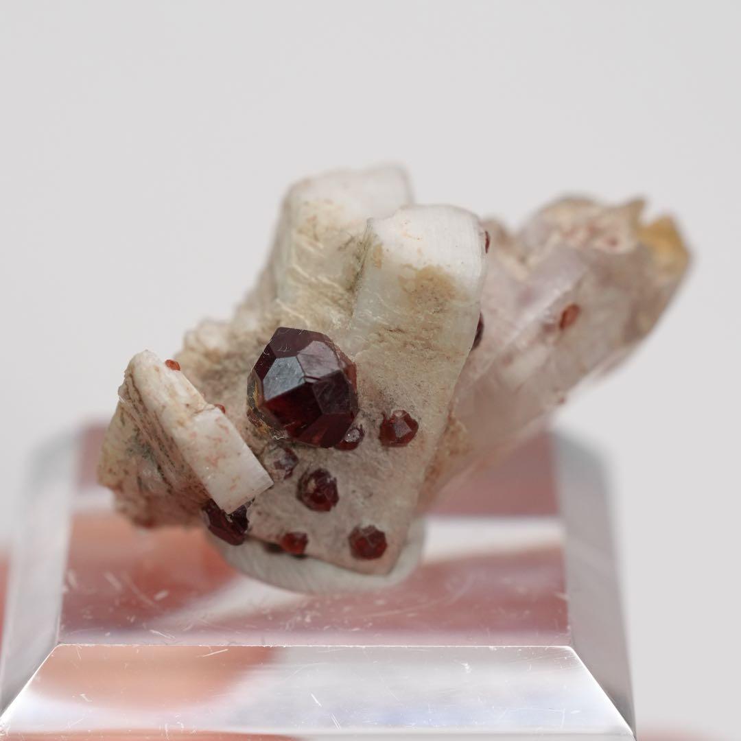 【結晶が美しい】ガーネットinクォーツ フェルドスパー 32×18×14mm
