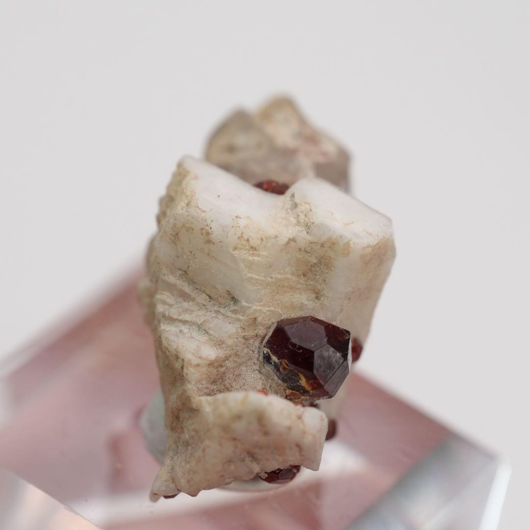 【結晶が美しい】ガーネットinクォーツ フェルドスパー 32×18×14mm