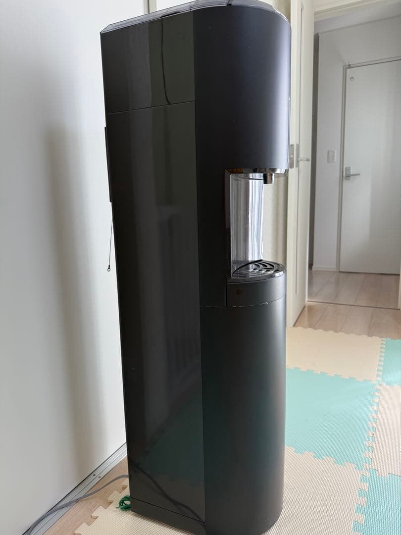 ブラック ウォーターサーバー 冷温水供給