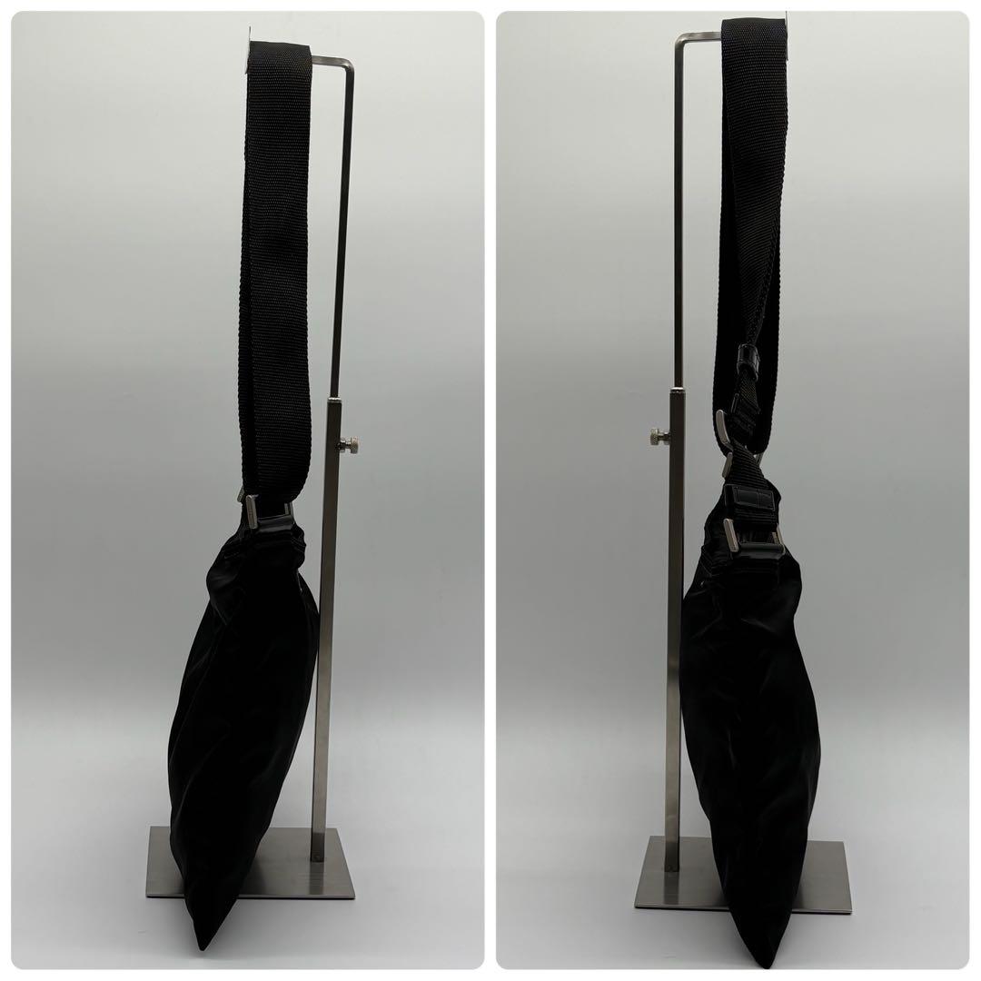 プラダ　ショルダーバッグ　ブラック　サコッシュ　ナイロン　三角ロゴ