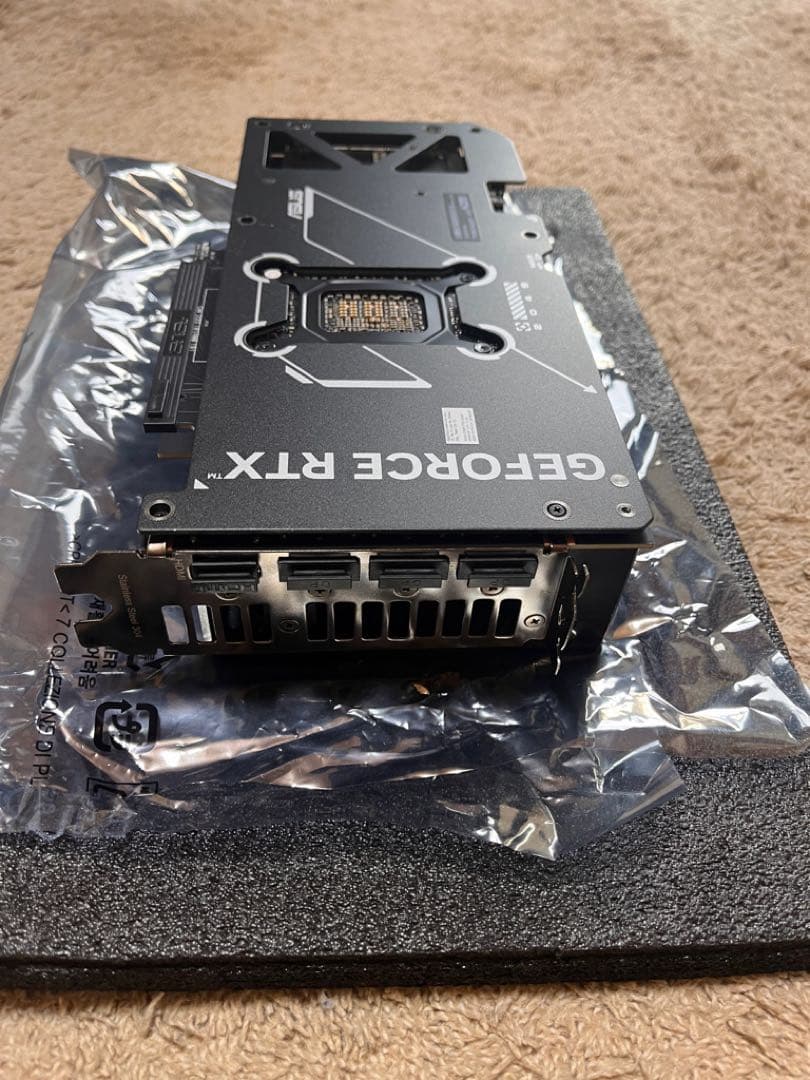 ASUS グラフィックボード RTX5070-012G 未使用