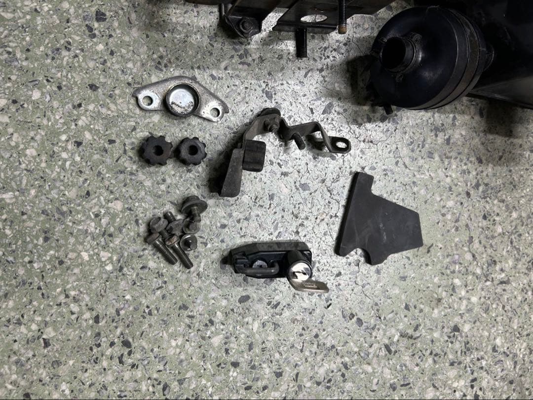 ヤマハ SR400 1JR 純正エアクリーナーBOX バッテリーケース