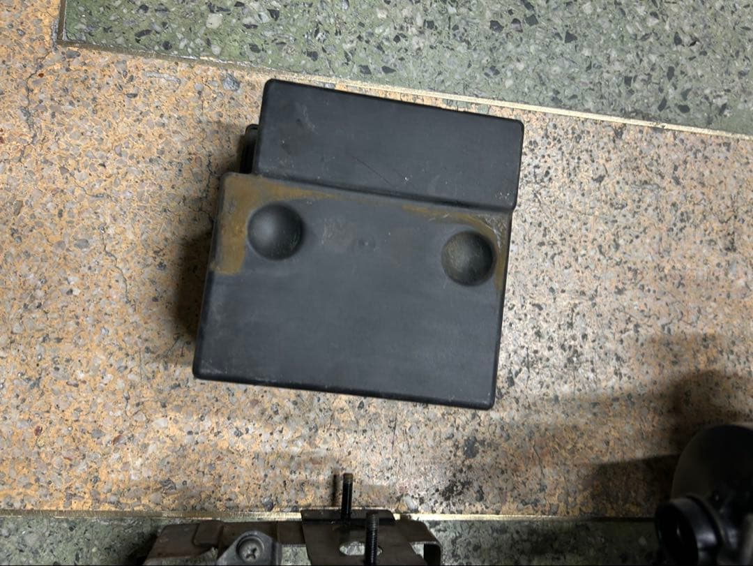 ヤマハ SR400 1JR 純正エアクリーナーBOX バッテリーケース