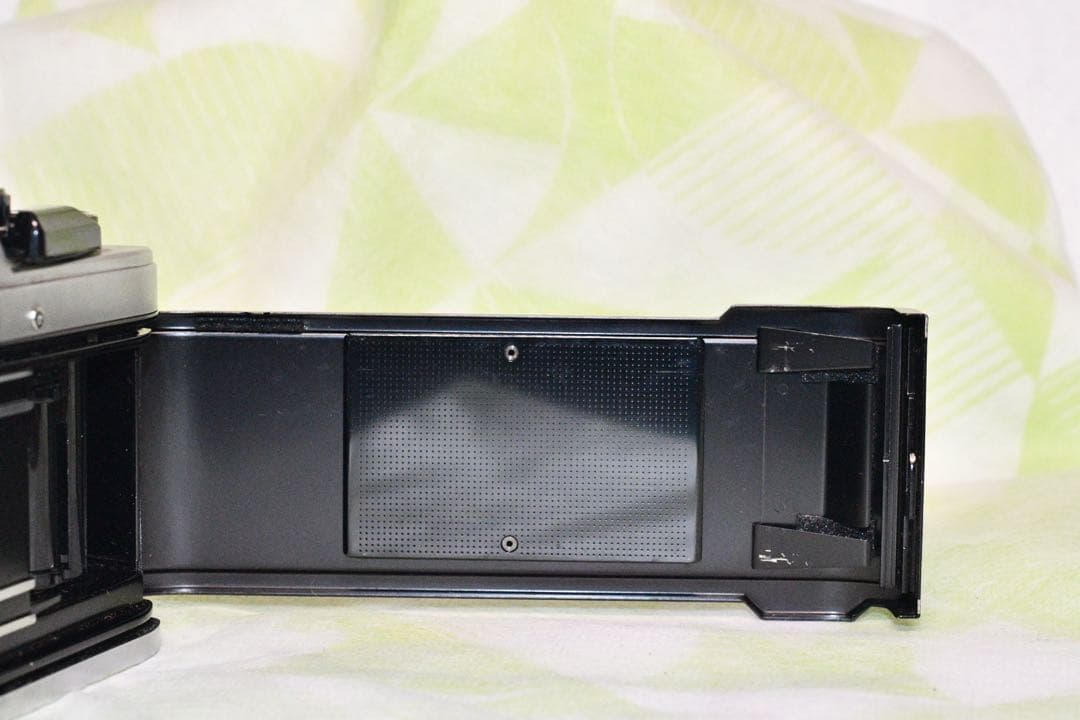 《動作品》OLYMPUS OM10 Silver+50/1.8 a406