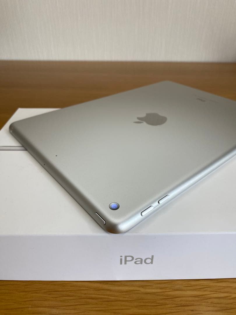 iPad 第5世代 極美品　128GB 純正付属品付　iPad本体
