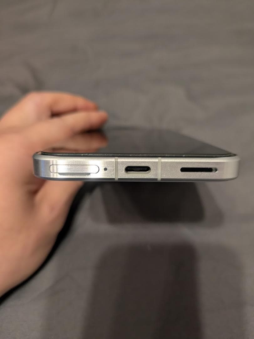 【美品】arrows Alpha ホワイト 12/512GB 充電11回