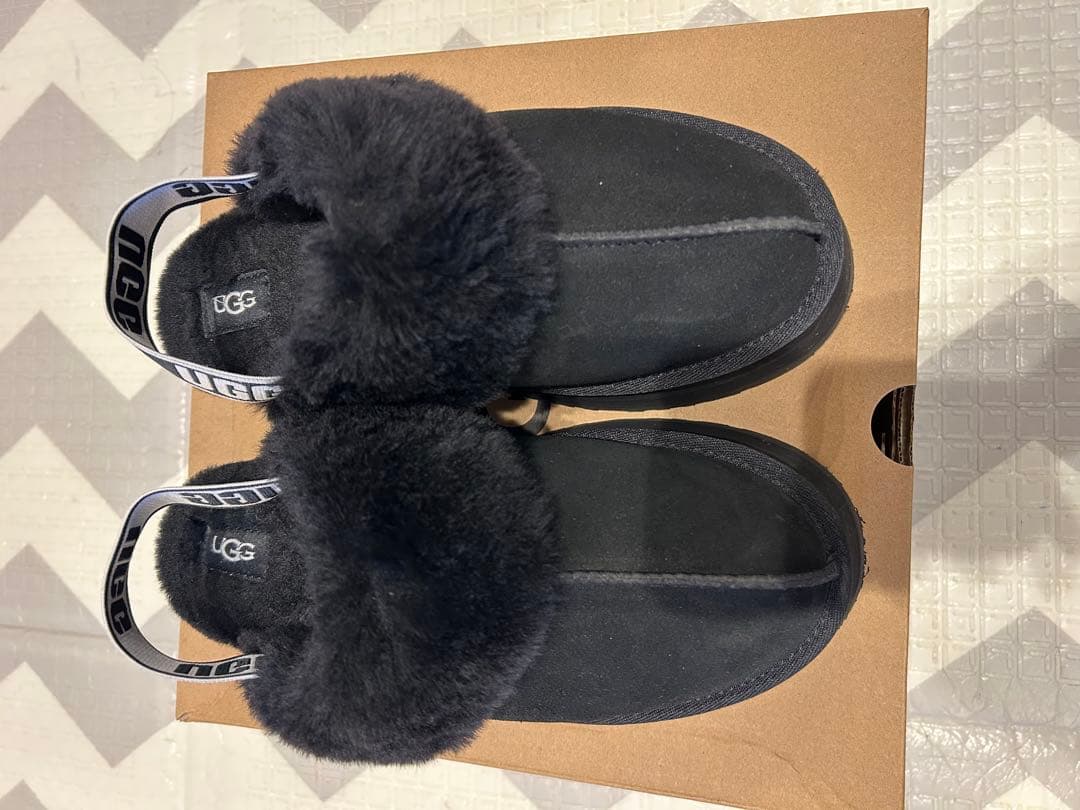 UGGファンケットサンダル　厚底