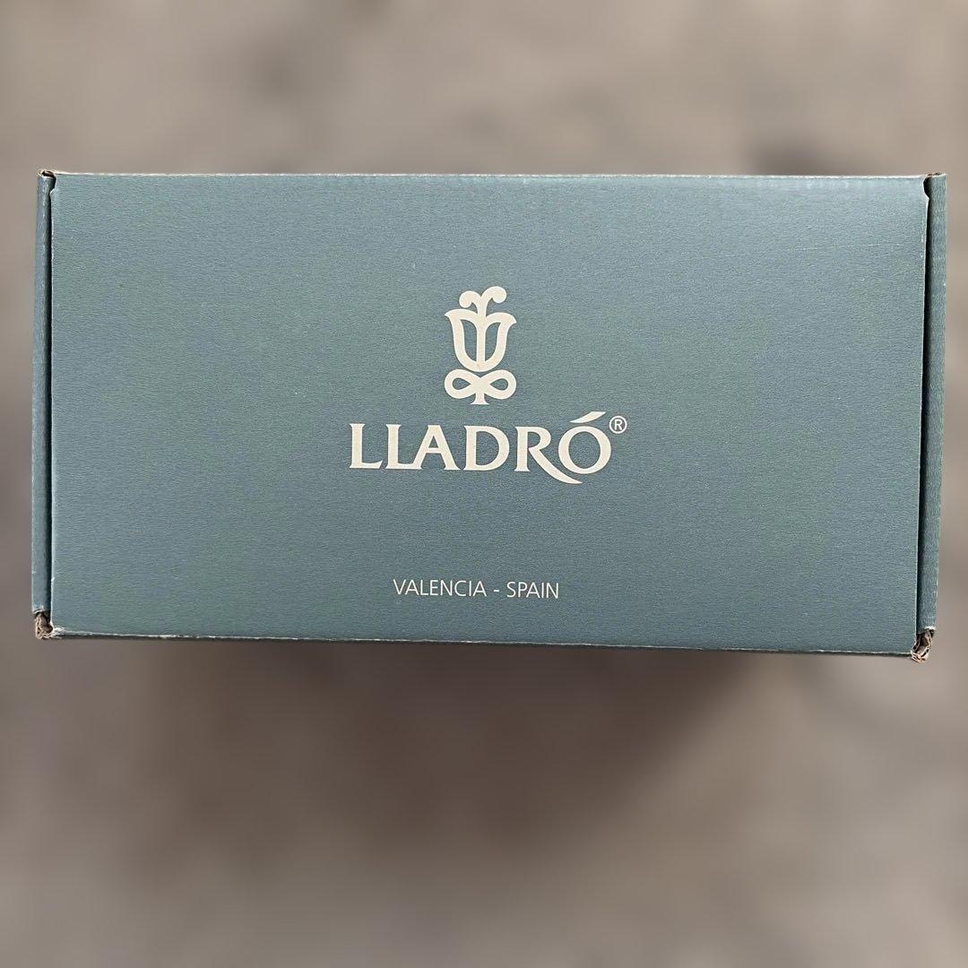 リヤドロ　LLADRO ユートピアコレクション 花の小径 8246