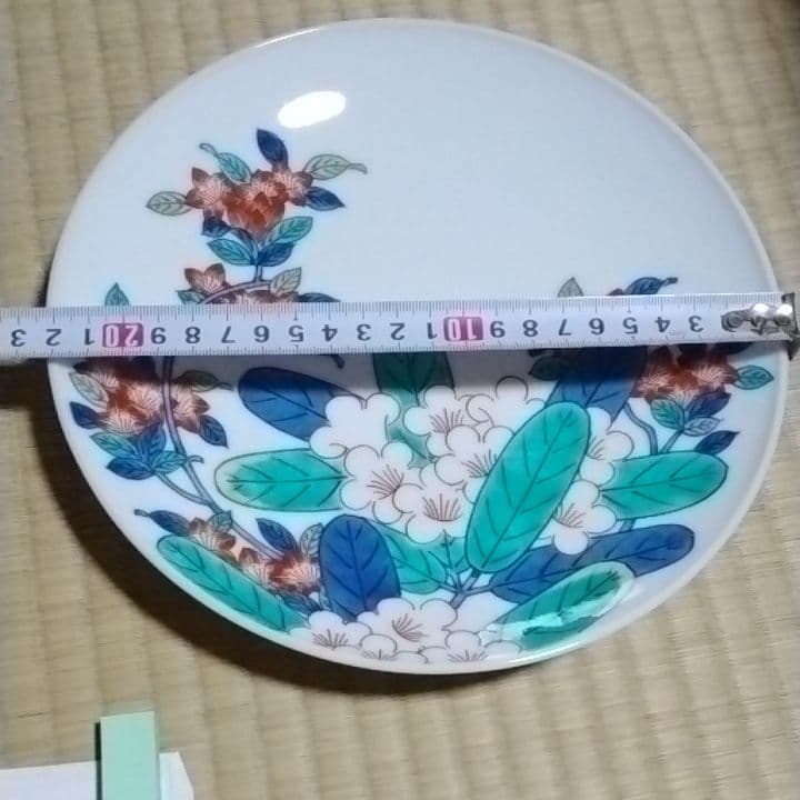 今泉今右衛門色鍋島皿共箱美品しおり付きです。