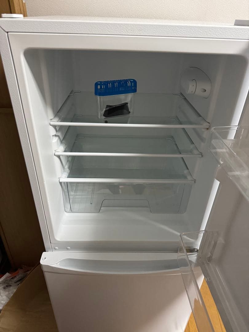 ホワイト冷蔵庫 氷製造トレイ付き
