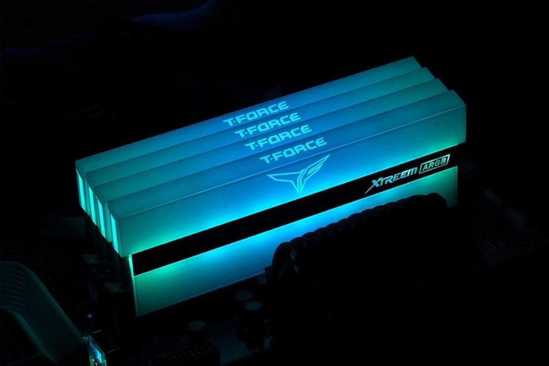 メモリー TEAM T-FORCE XTREEM ARGB WHITE DDR4-32GB