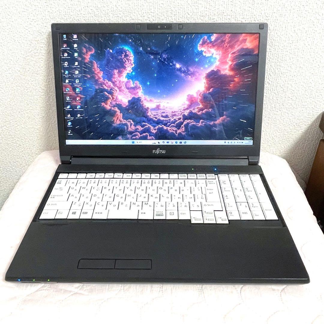 【高級機・美品】2019年製 第8世代i7 光沢フルHD SSD512G カメラ