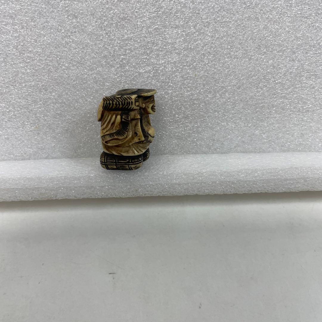 根付け　大黒　寸法（cm）2.1x2.1x高さ3.0