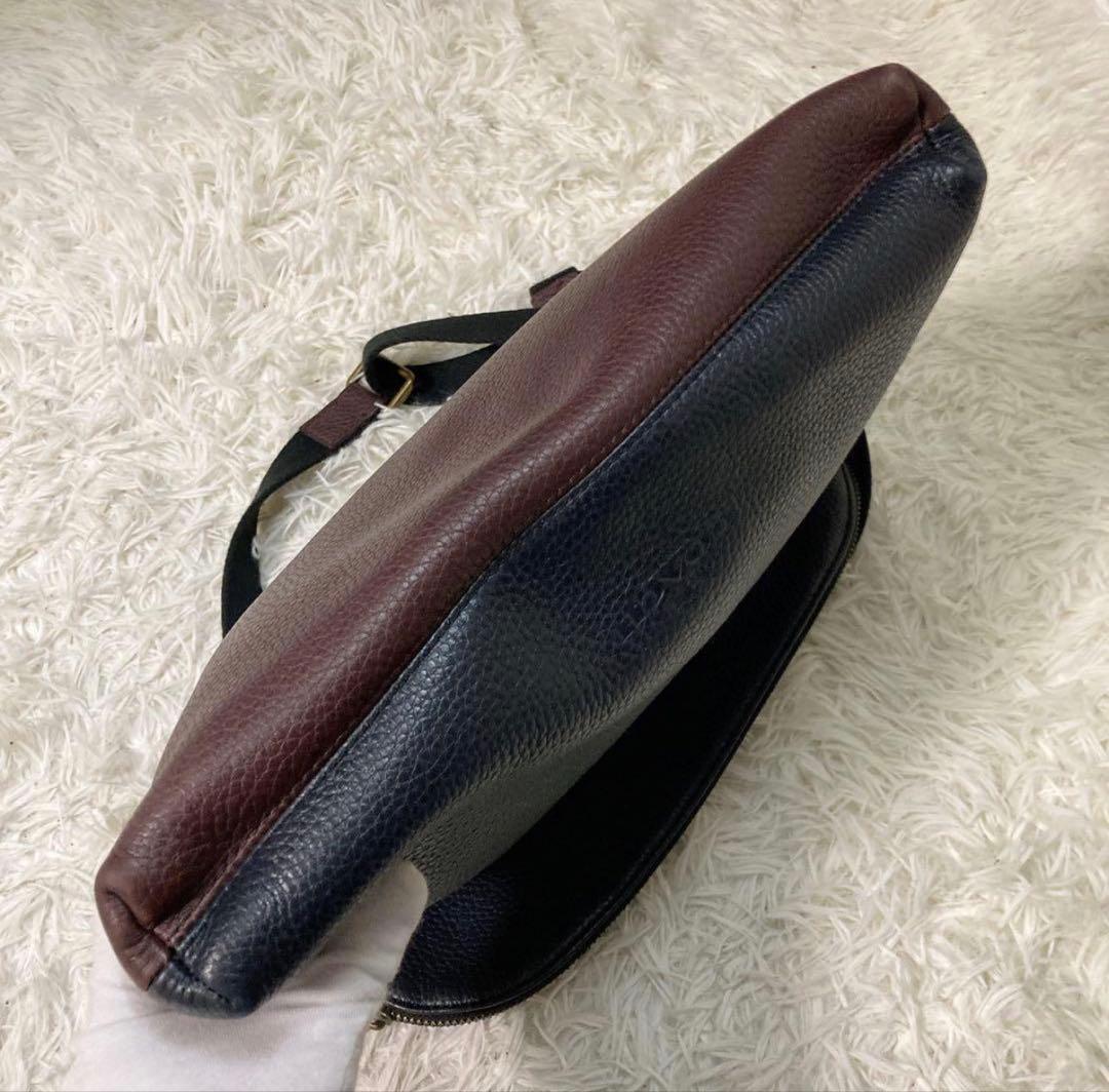 美品 フォールドオーバー クロスボディ 牛革 シボ革 シュリンクレザー 黒