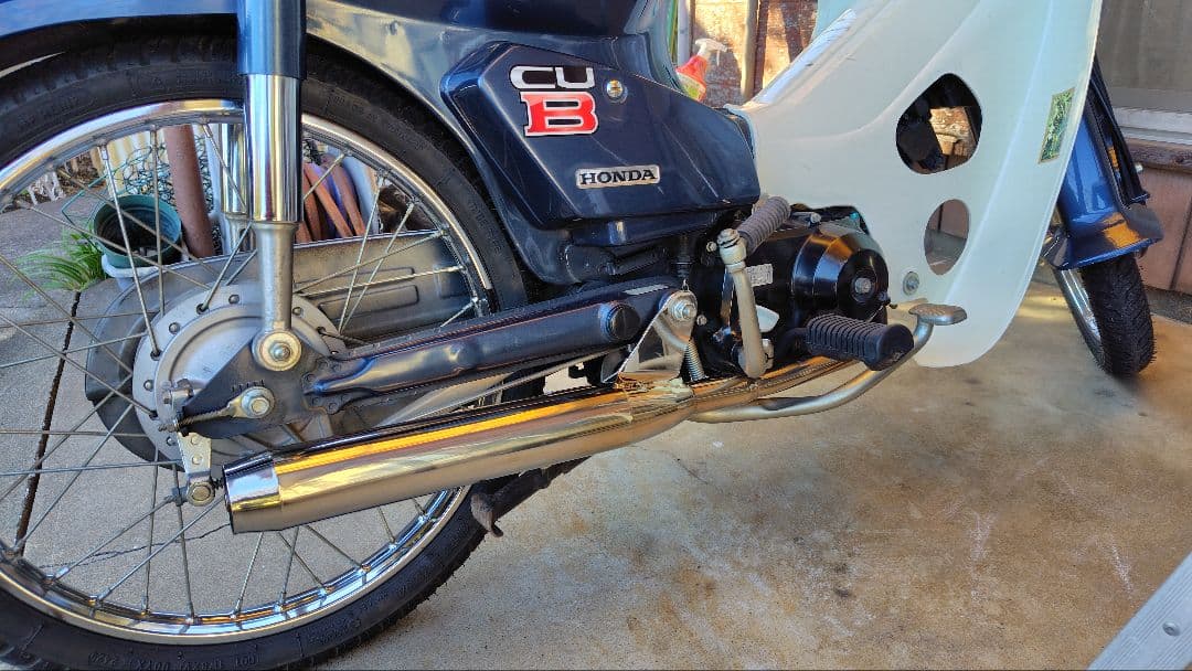 キタコ ステンレススポーティーダウンマフラー AA01スーパーカブ５０（ｆｉ）