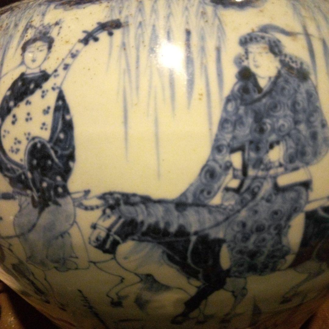 中国陶磁器　元染付　青白磁の陶器 壺 狩猟デザイン