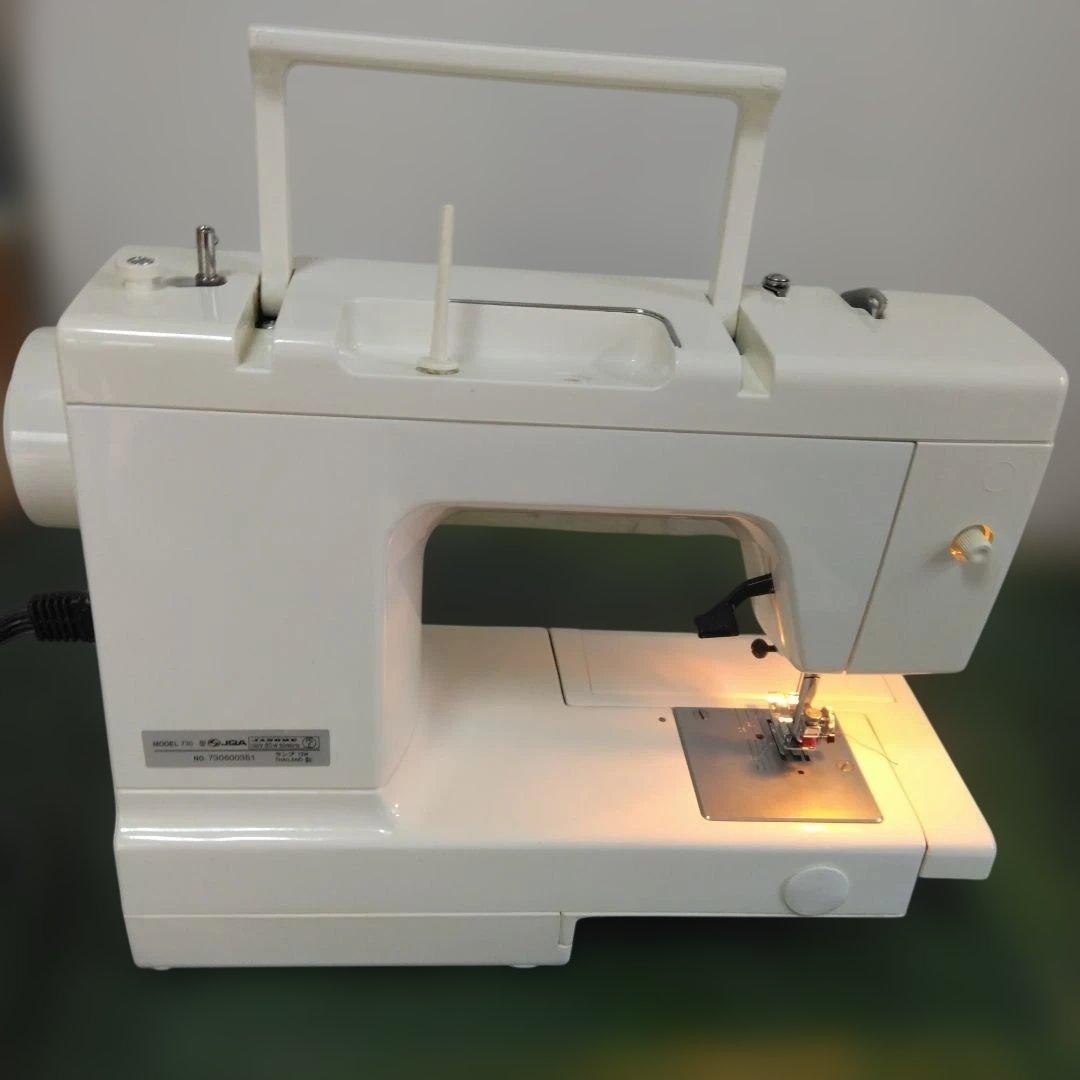 蛇の目ミシン、260型。