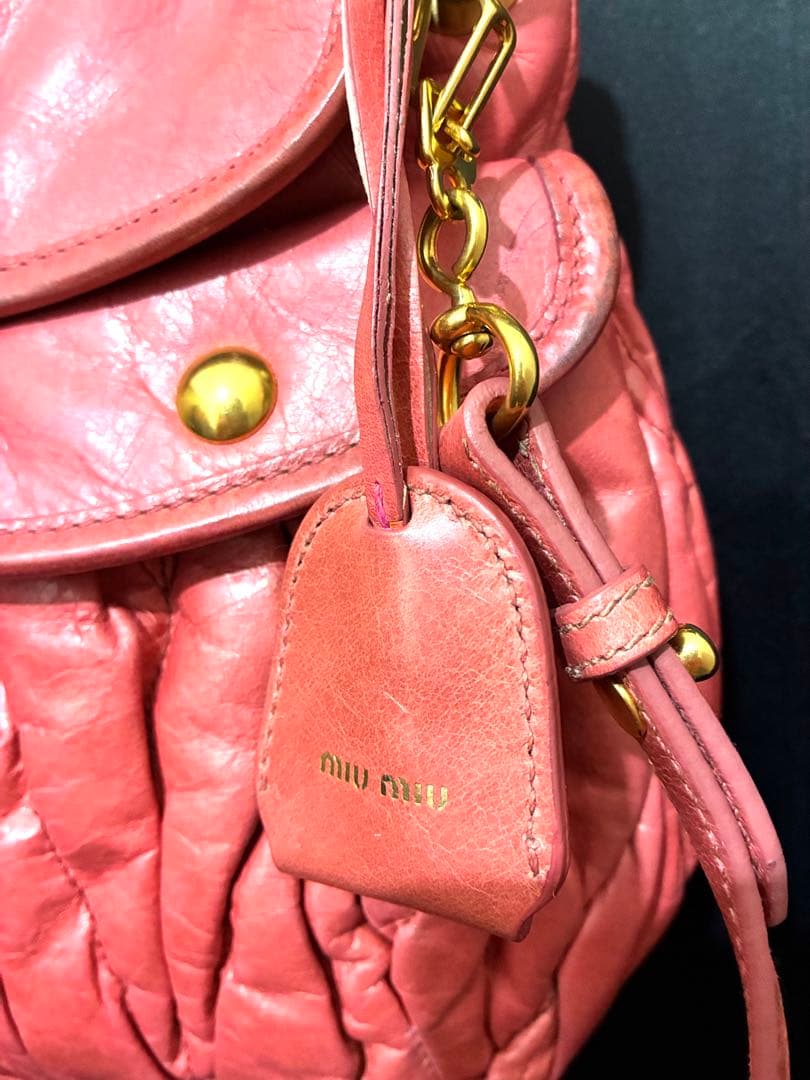 MIU MIU ピンク マトラッショルダーバッグ 2WAY