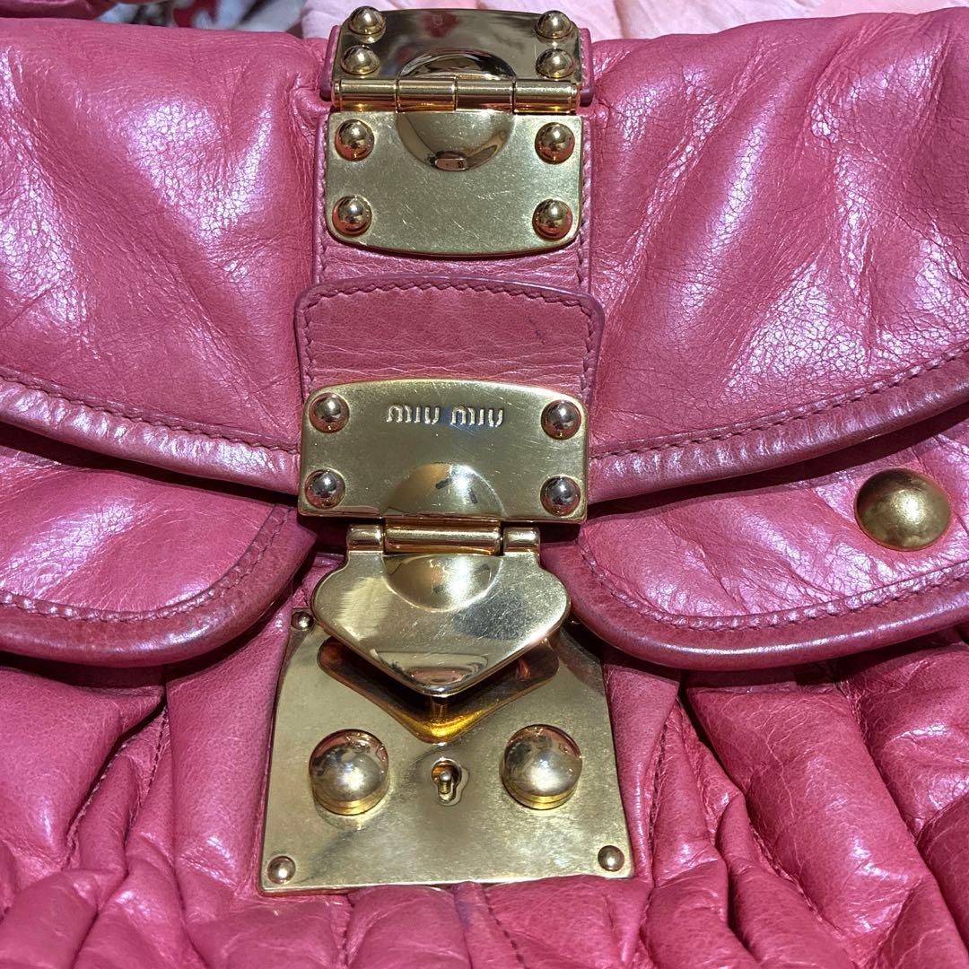 MIU MIU ピンク マトラッショルダーバッグ 2WAY