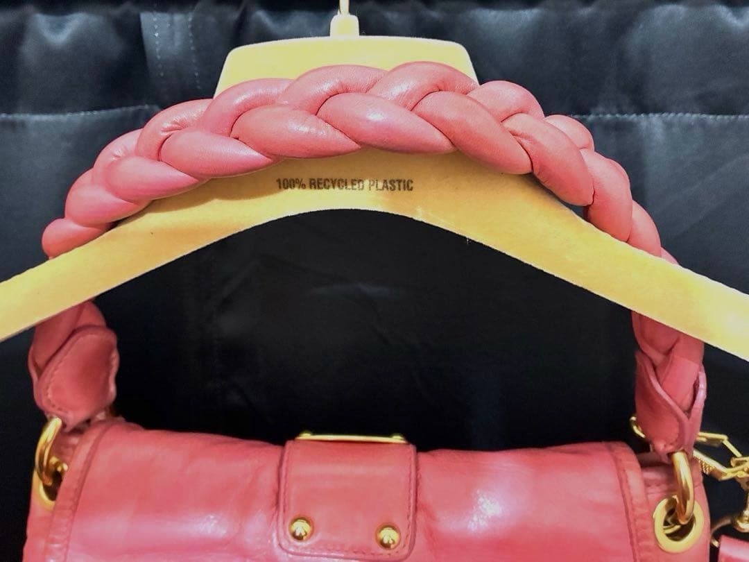 MIU MIU ピンク マトラッショルダーバッグ 2WAY