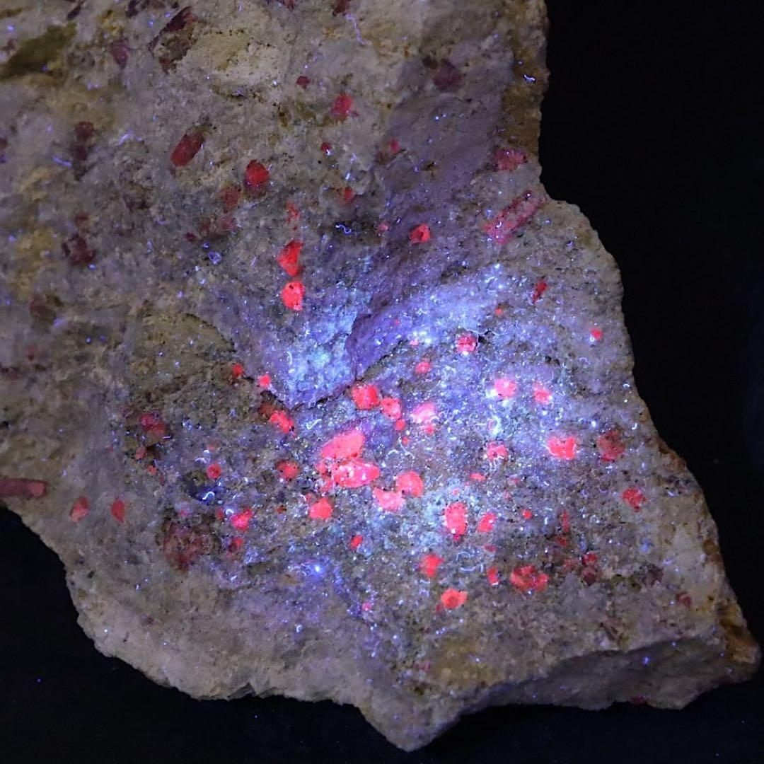 カリフォルア産 コランダム 原石 399.5g CRD100 鉱物　天然石