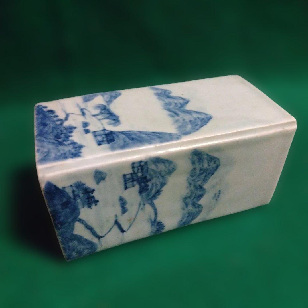 青い山水画の陶器　染付　筆立