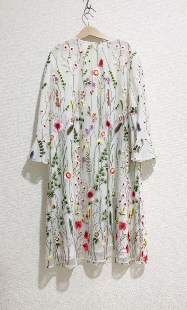 極美品　英国王室御用達オースチンリード AUSTIN REED 花柄総刺繍ワンピ