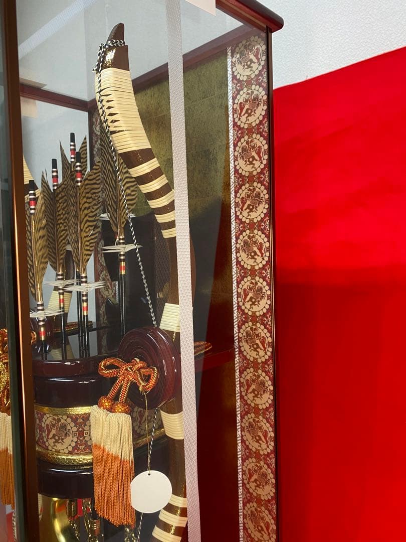 東京久月　家紋と名入付破魔弓・吉祥シリーズ・間口約３８×奥行約３０×高さ約７９㎝