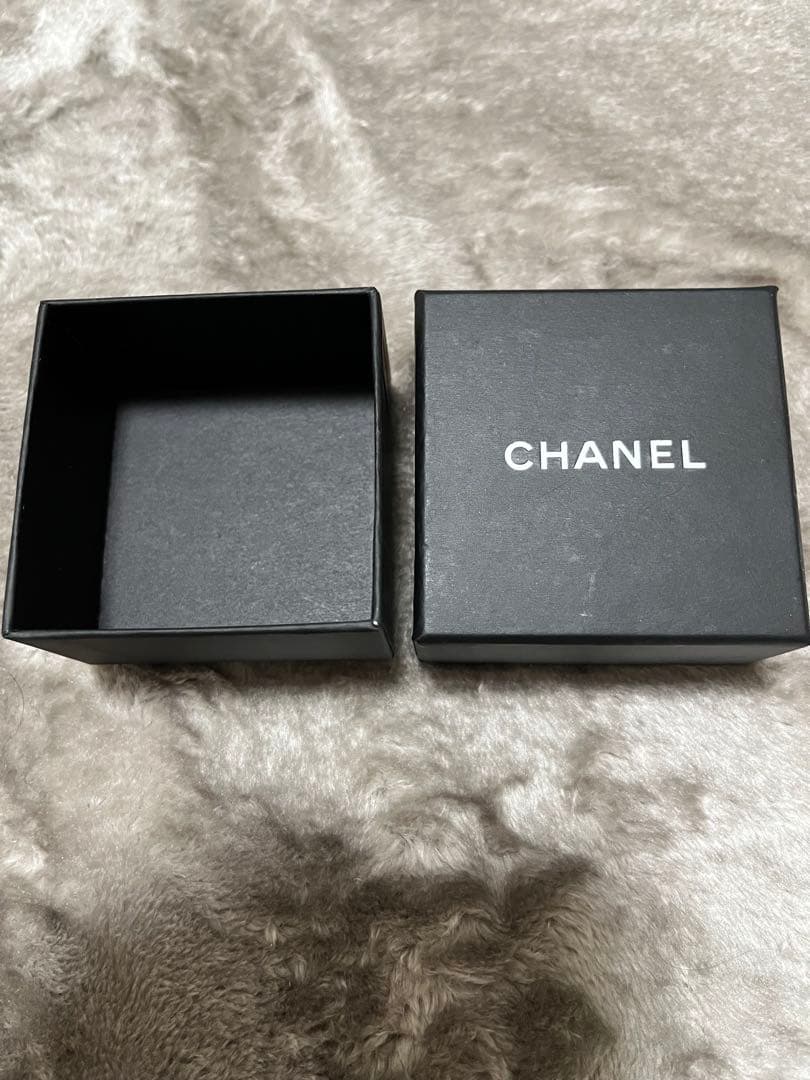 シャネル　ロゴピアス　片耳