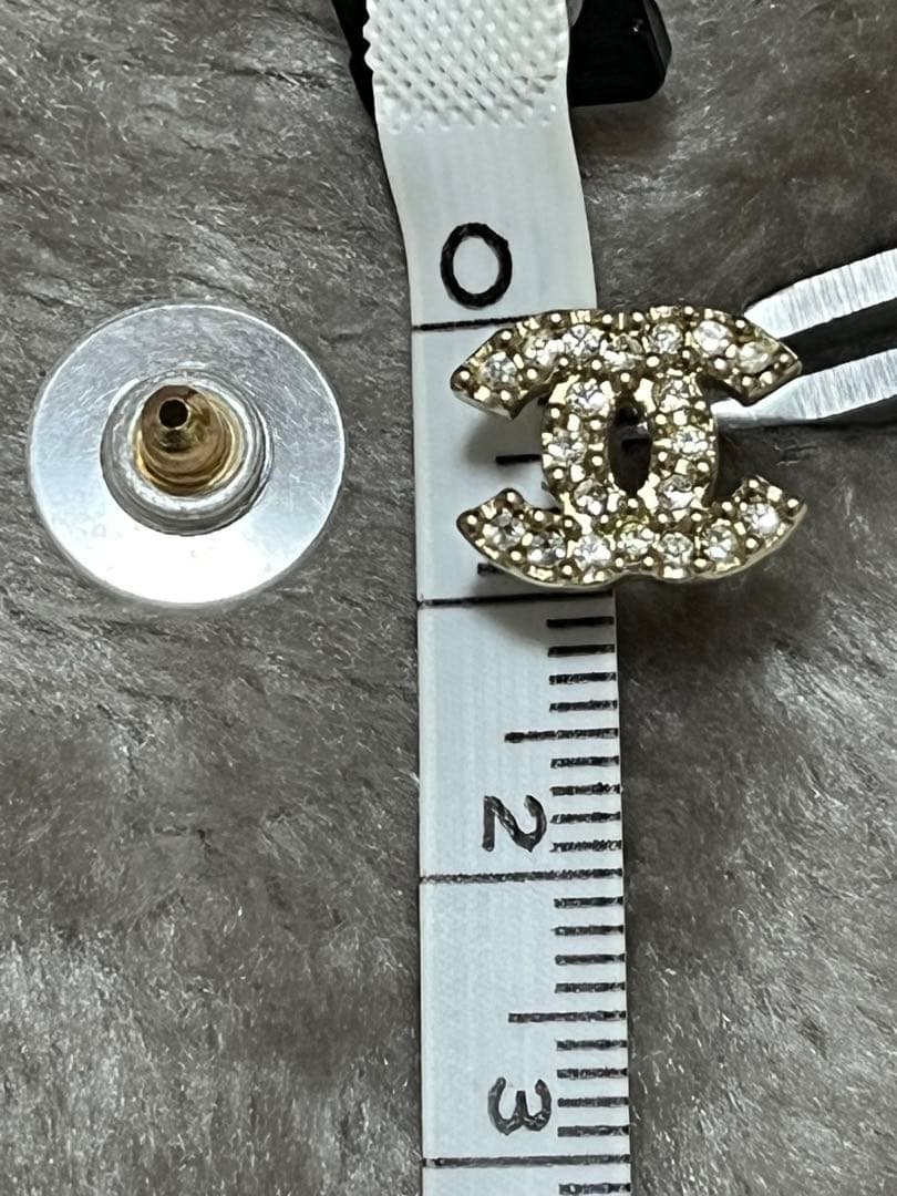 シャネル　ロゴピアス　片耳