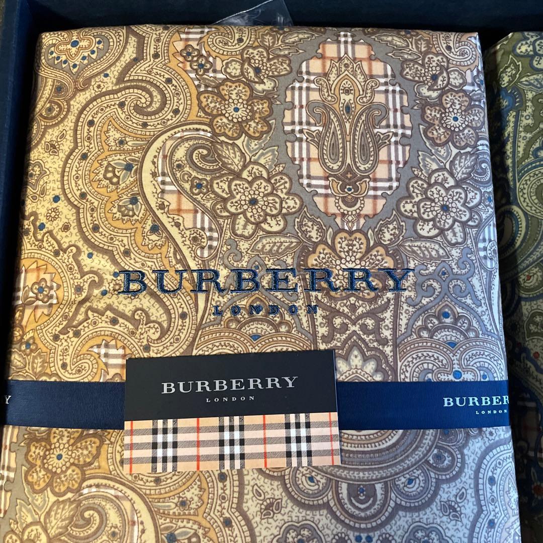 【未使用】Burberry 羽毛肌掛け布団 150×200　2枚　ペイズリー柄