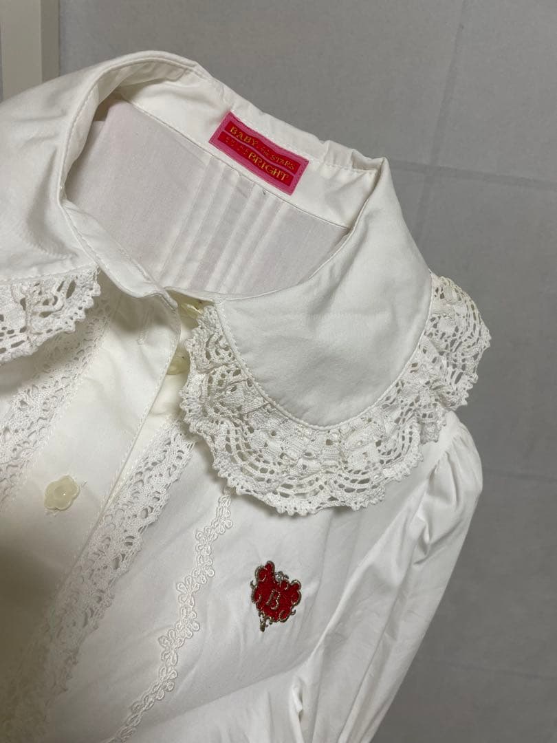 BABY, THE STARS SHINE BRIGHT 長袖ブラウス 白