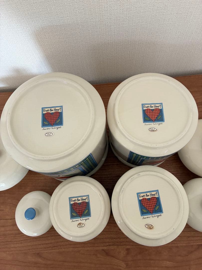 カントリー調　陶器キャニスター 4点セット