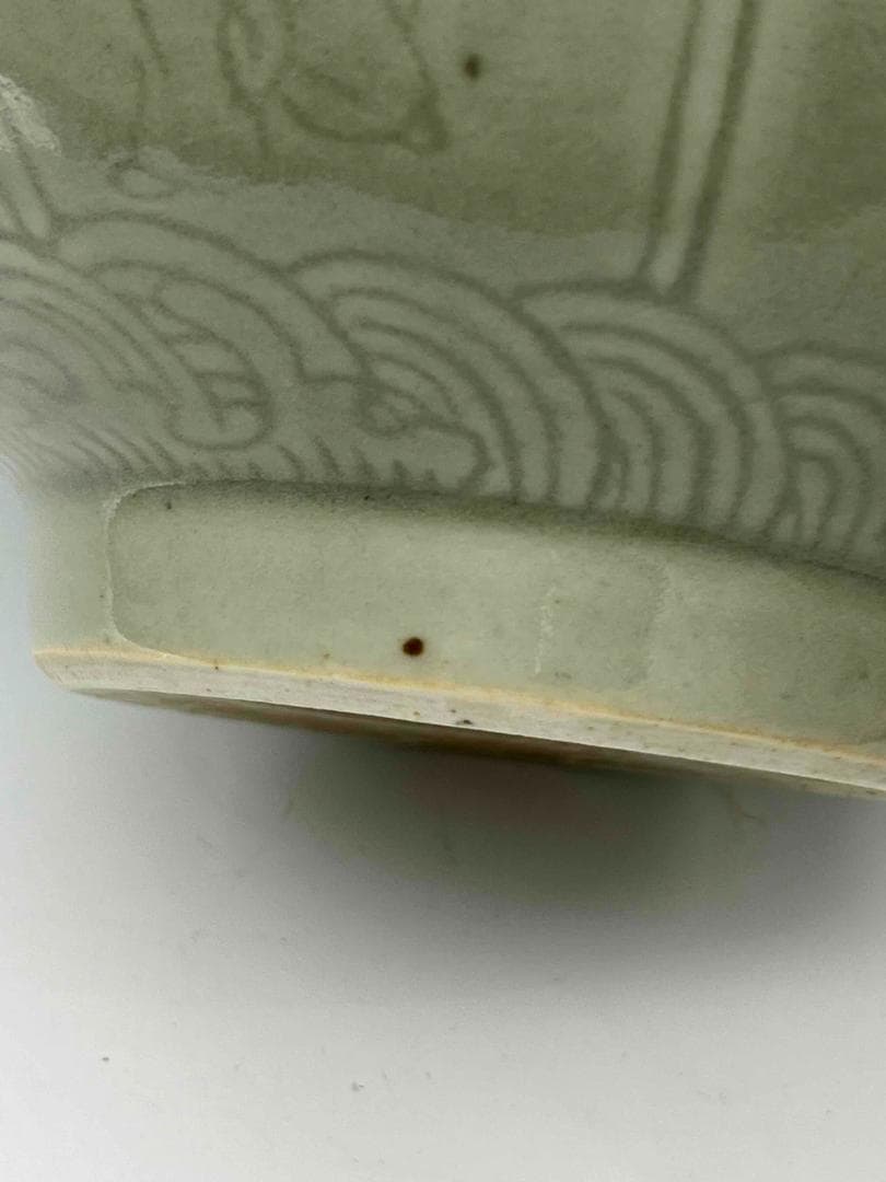 清雍正時代　青磁暗刻花卉輪花大鉢　【旧家蔵出し】 希少貴重 景徳鎮(B-76)