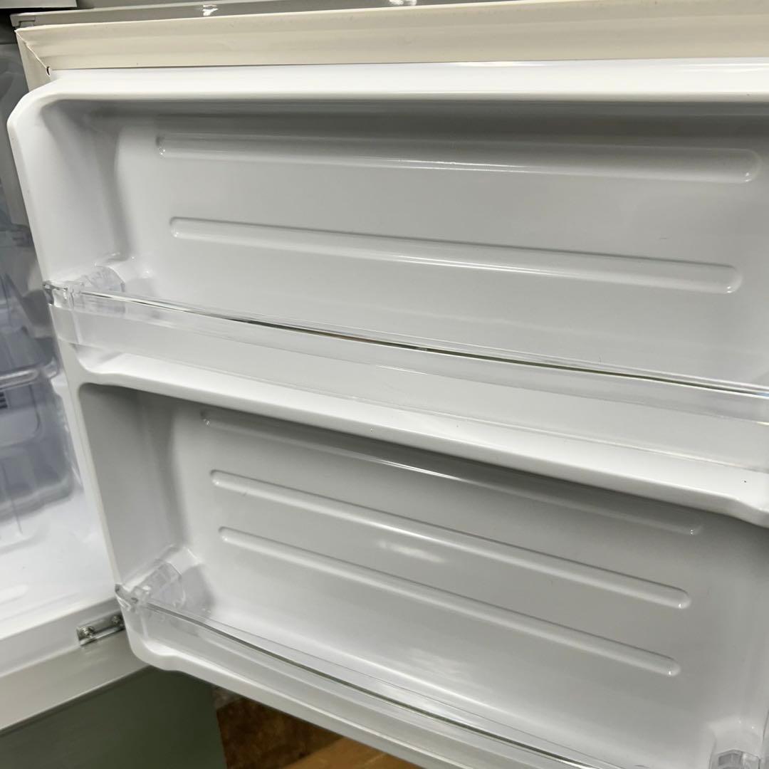 809シャープ　中型　冷蔵庫　225L 小型　一人暮らし　右開き　1〜3人暮らし