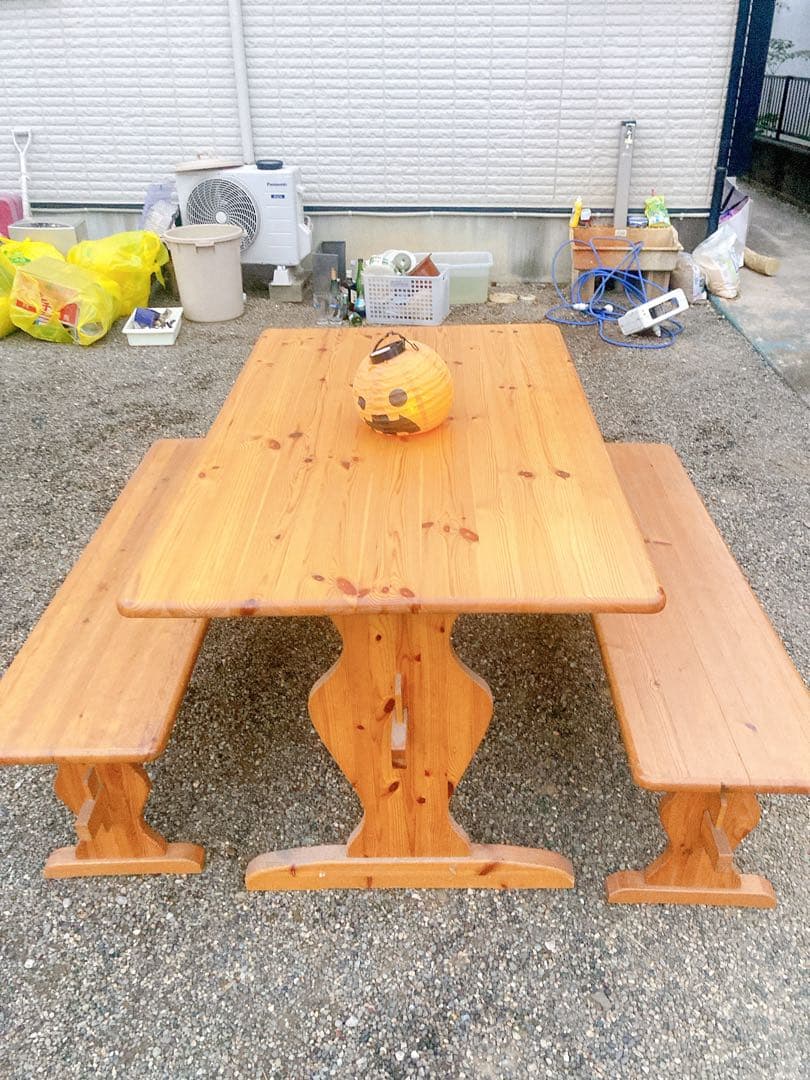 コテージにて使用 木製長椅子とテーブルインテリア家具