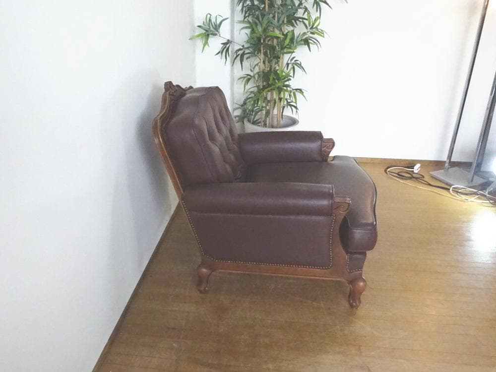 カリモク　ルイ15様式　本革　鋲打ち　猫脚　シングルソファ　美品　①