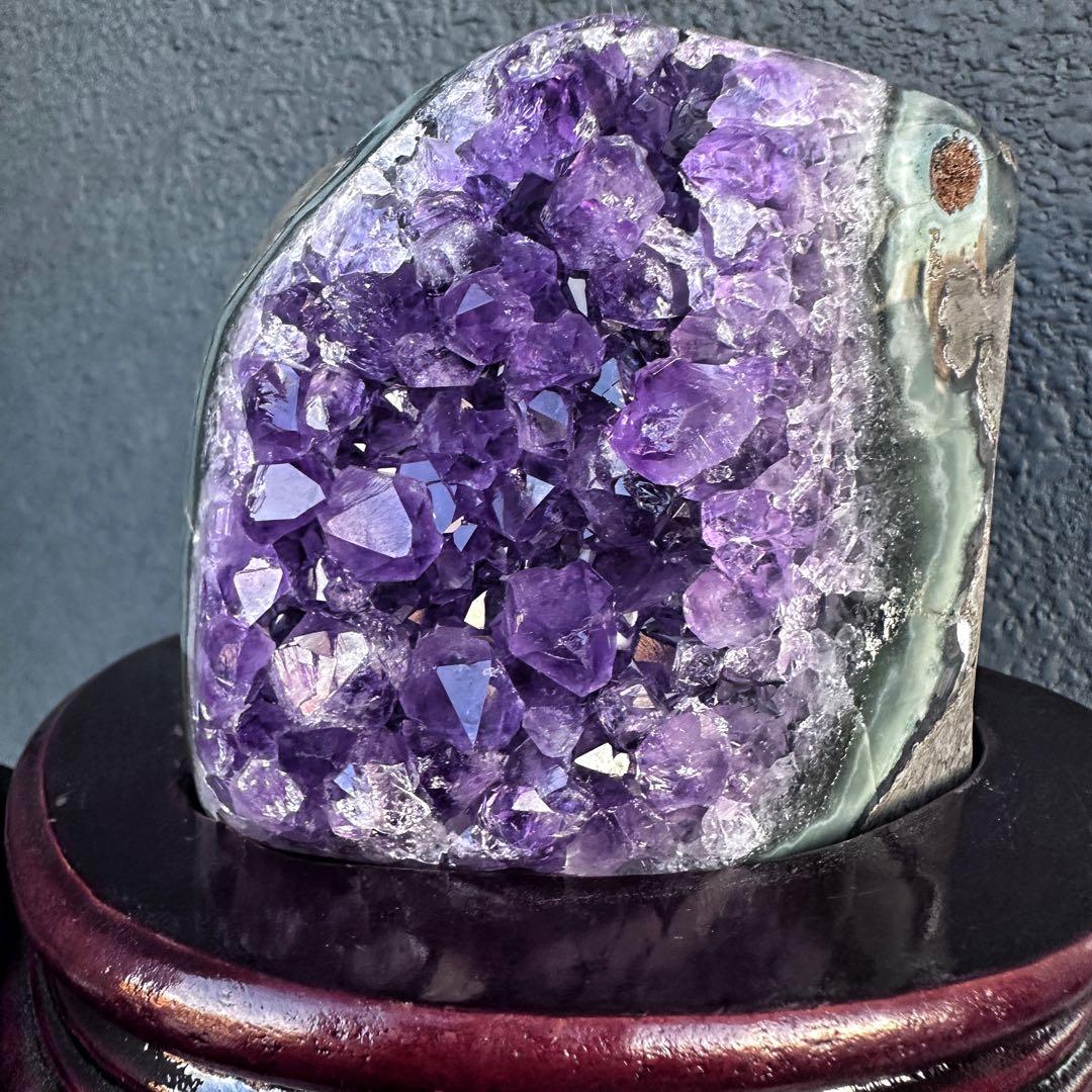 濃紫の煌めきウルグアイ産☆キラキラ☆アメジストクラスターパワーストーンA1122
