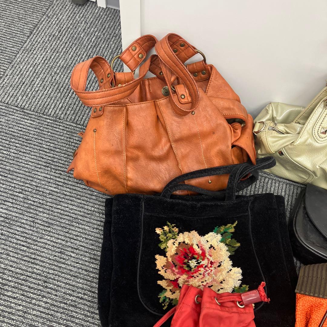 遺品整理　バックまとめ売り！　Y