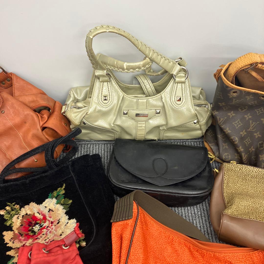 遺品整理　バックまとめ売り！　Y