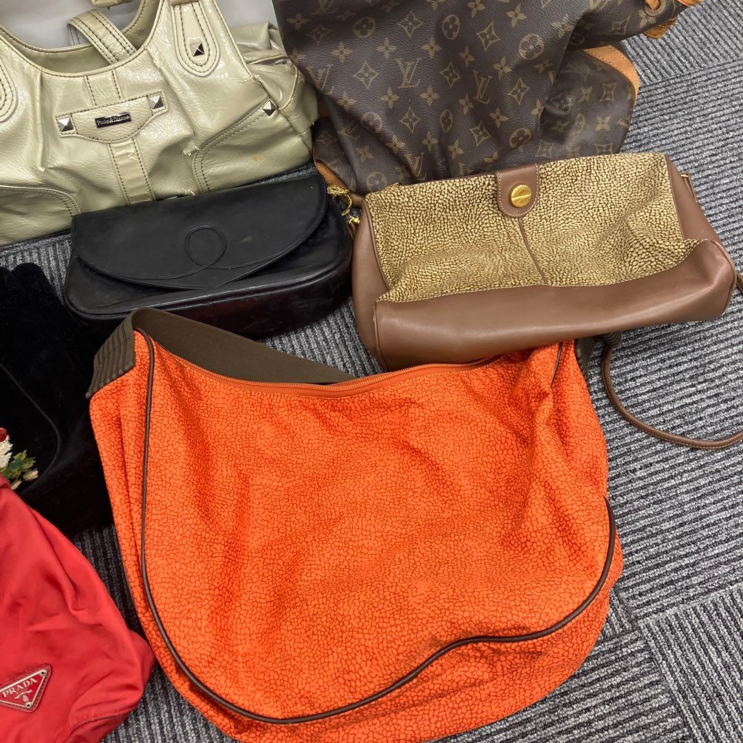 遺品整理　バックまとめ売り！　Y