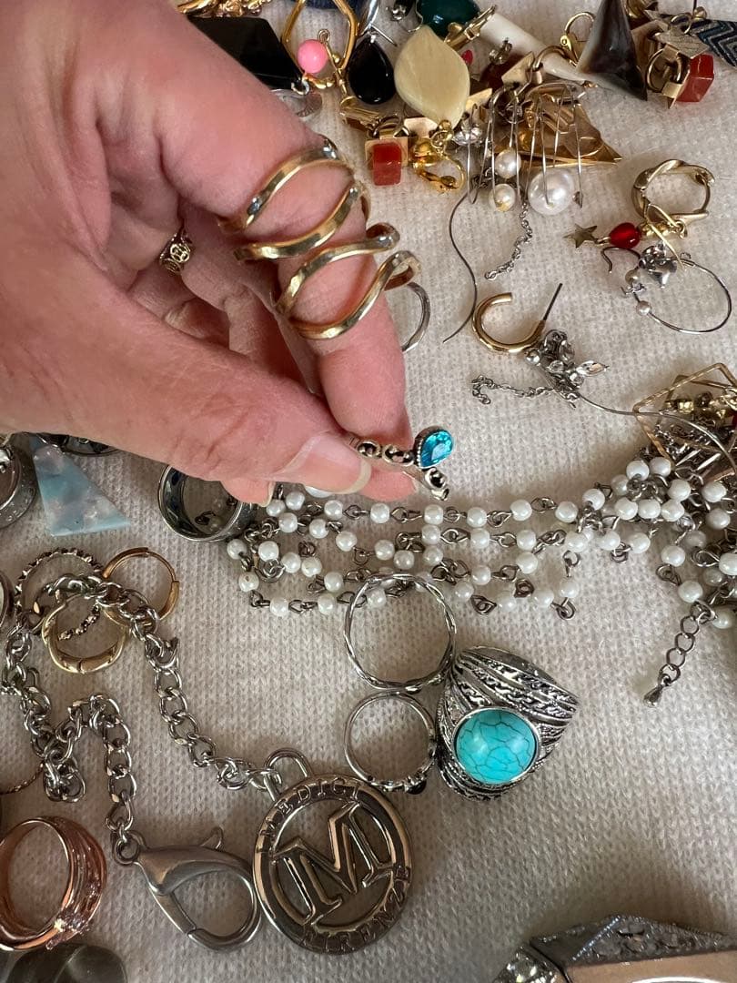 アクセサリー、装飾品まとめ売り。2.2kgお得