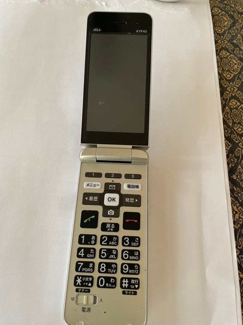au KYF43 折りたたみ式携帯電話