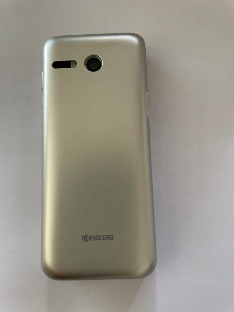 au KYF43 折りたたみ式携帯電話