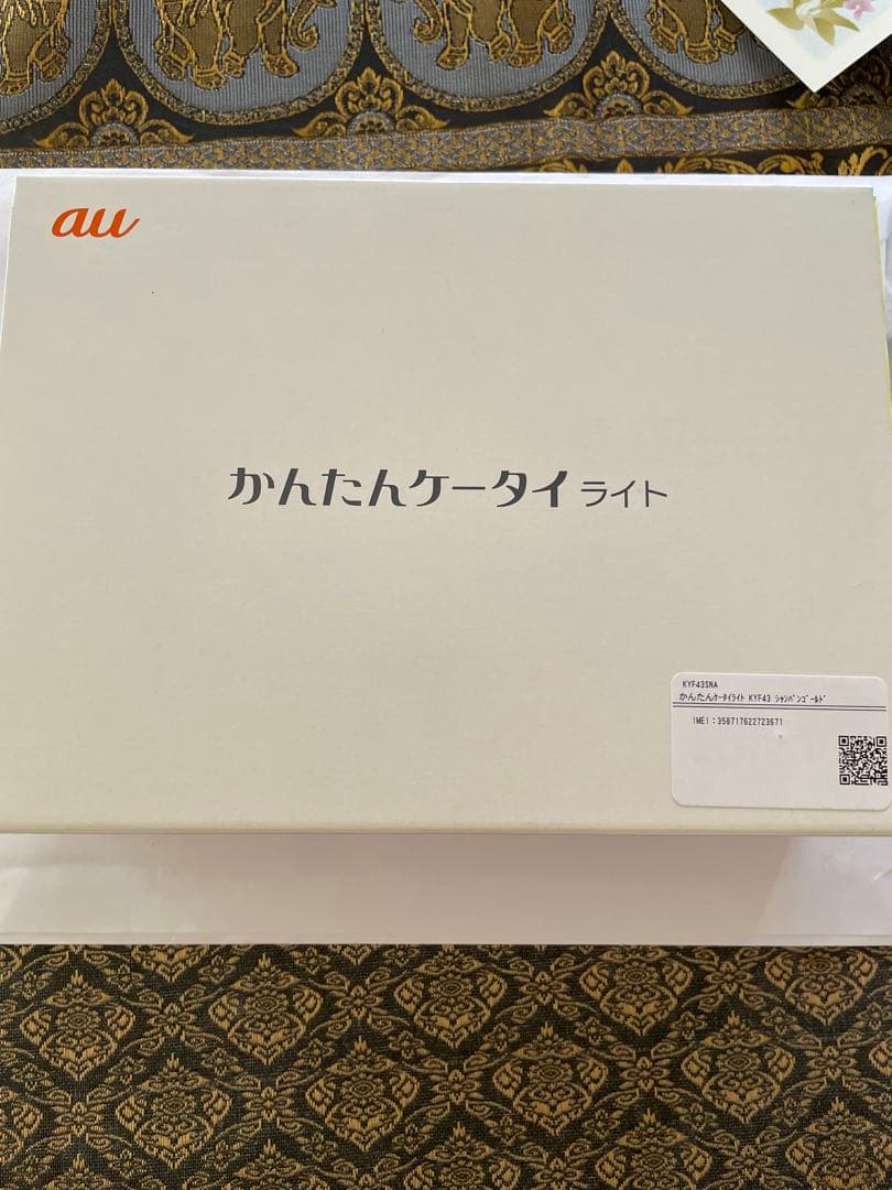 au KYF43 折りたたみ式携帯電話