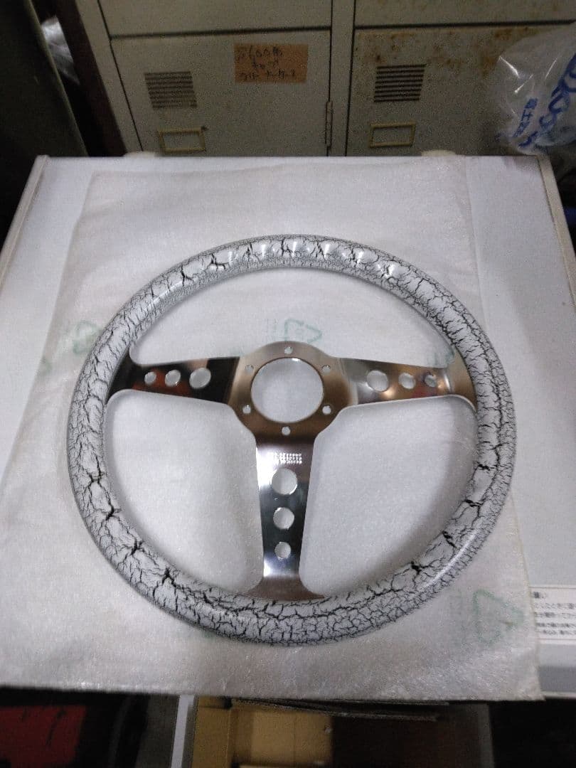 3スポーク ステアリング ブラウンウッド8さん専用です。ホーンボタン付きです。