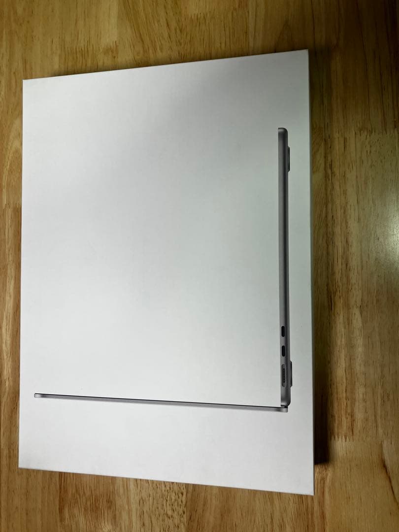 MacBook Air M3 メモリ8GB/SSD256GB 13インチ