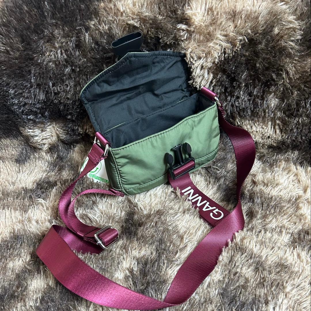 【人気 】GANNI recycled tech ショルダーバッグ サコッシュ