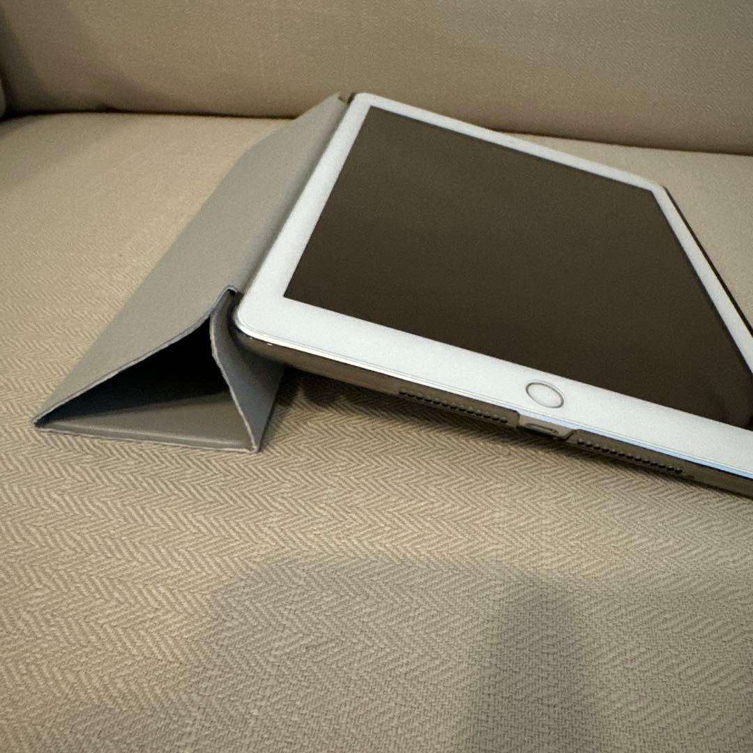 【美品】Apple iPad シルバー　本体　第6世代　32G