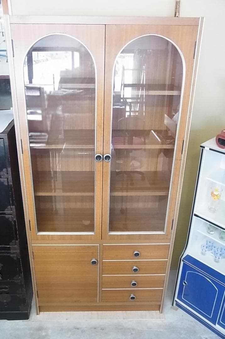 レトロポップ　食器棚　ダブルアーチ窓　木目調　傷や汚れあり